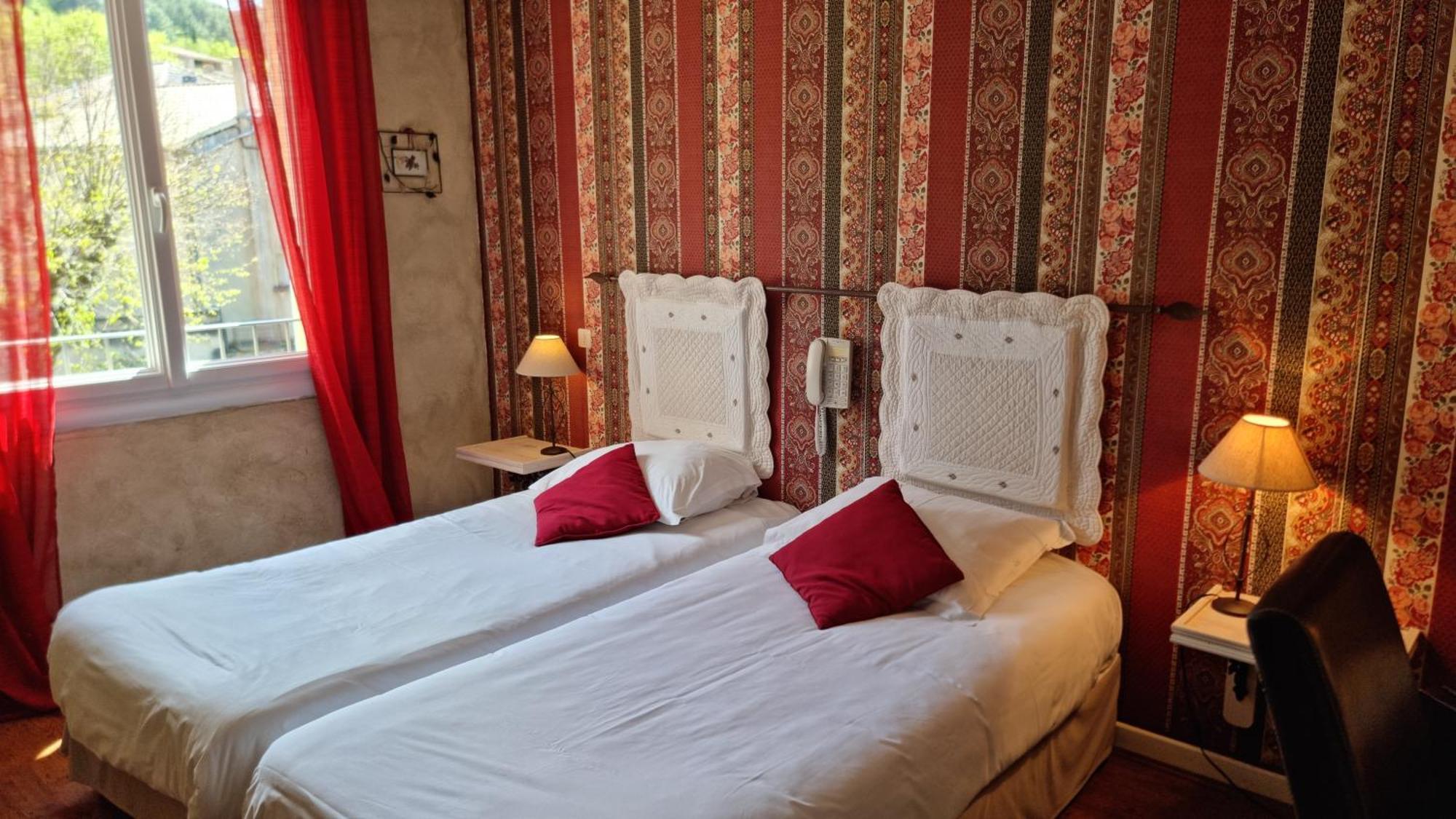 Logis Hotels Le Saint Marc Mollans-sur-Ouveze Экстерьер фото